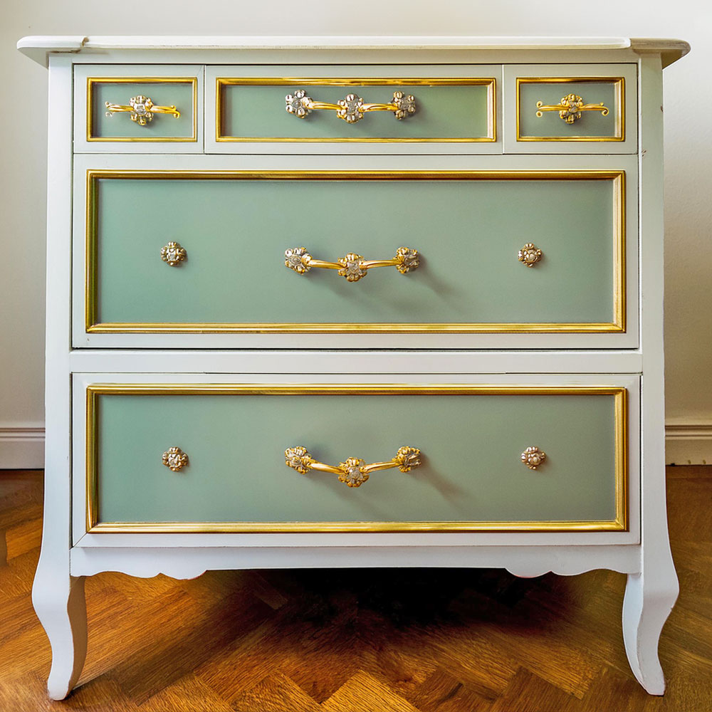 Vintage dresser using the 60-30-10 rule.